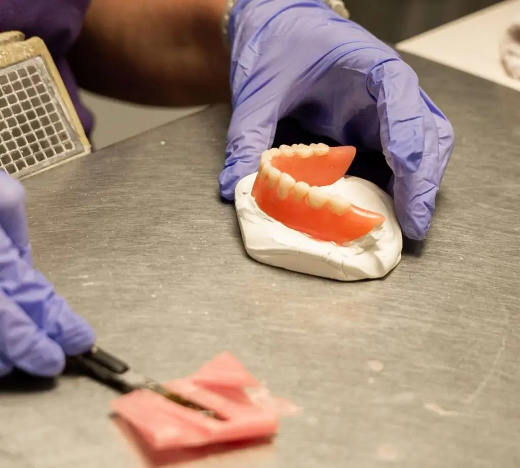 Kunstgebit reparatie nunspeet